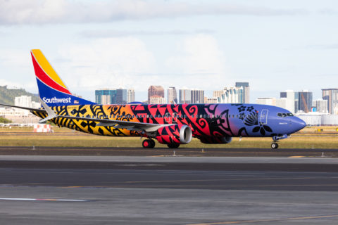 Die US-amerikanische Southwest Airlines hat jetzt ihren neuen Logojet „Imua One“ vorgestellt – ein Tribut an die erfolgreichen Inseldienste des Unternehmens auf Hawaii.