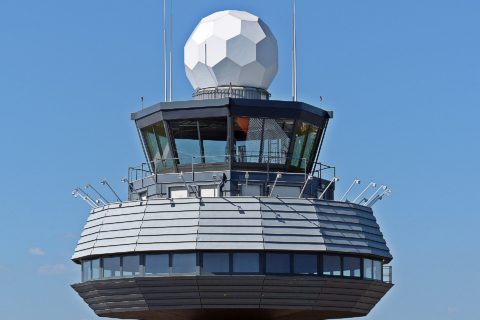 Hier wird der sichere Flugverkehr geregelt: Im Tower der Flugsicherung.