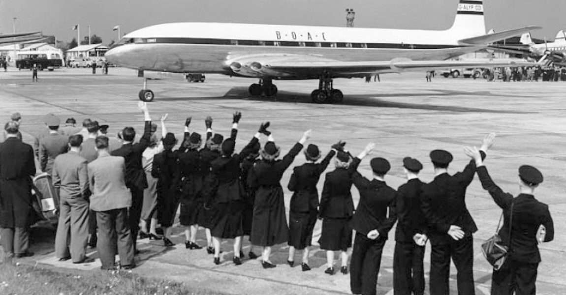 BOAC-Mitarbeiter verabschieden am 2. Mai 1952 die Comet 1 G-ALYP in London zu ihrem Premierenflug 