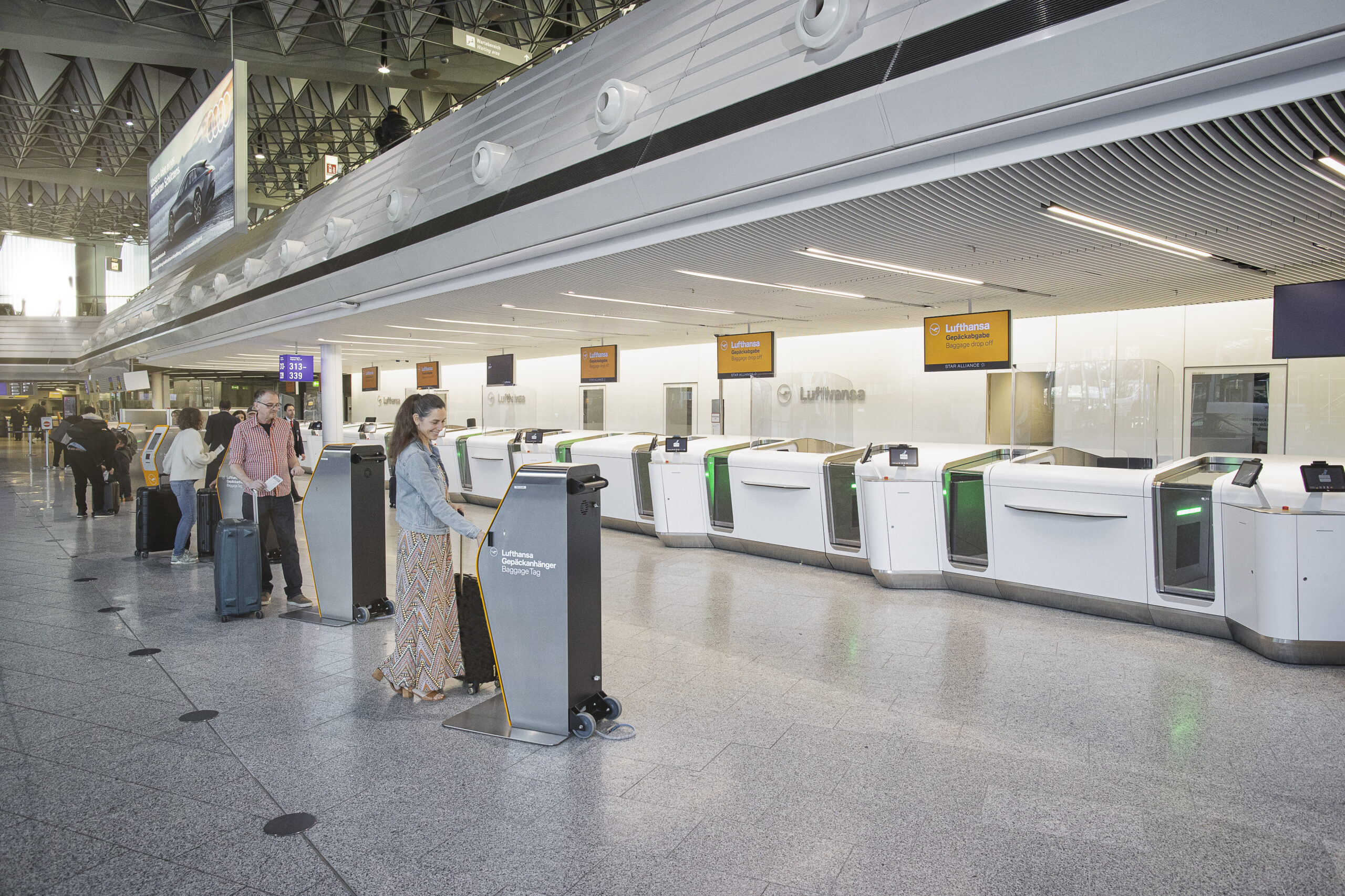 Lufthansa neue CheckIn Schalter AERO INTERNATIONAL