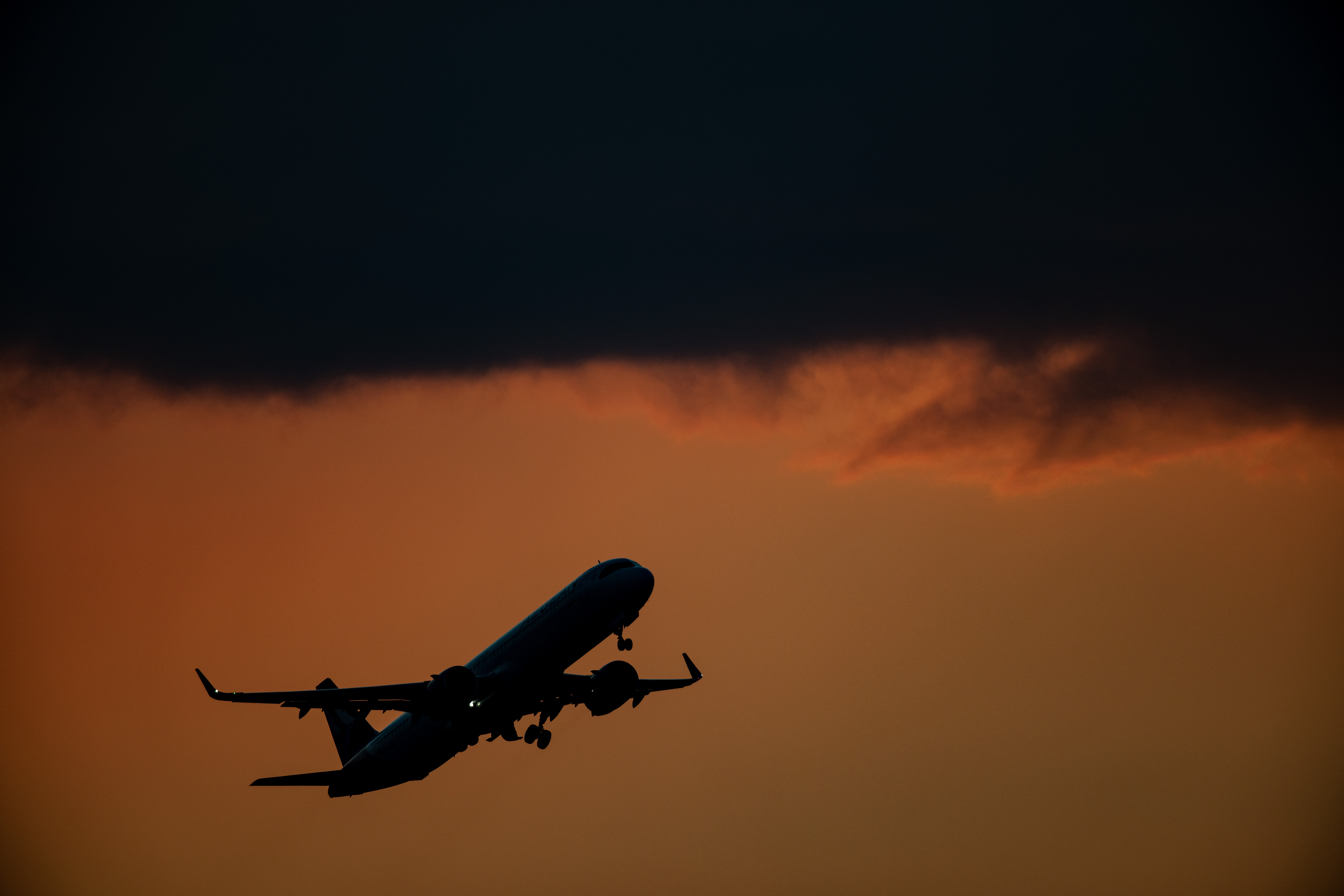 Luftturbulenzen, die Flugzeuge «aus heiterem Himmel» im freien Flug erfassen, haben einer Studie zufolge in den vergangenen vier Jahrzehnten zugenommen.