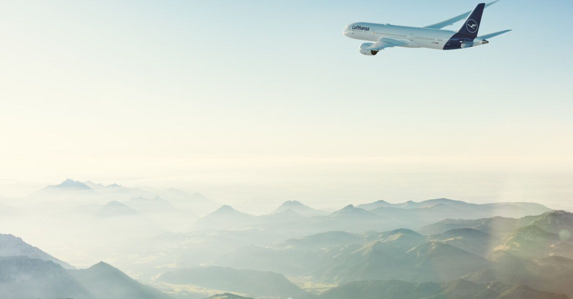 Für mehr Nachhaltigkeit im Tourismus: DER Touristik und Lufthansa Group bauen Zusammenarbeit aus.