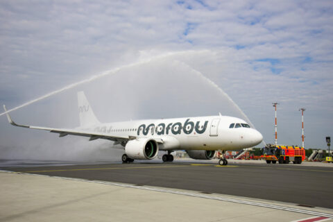 Feuchtfröhliche Begrüßung am Hamburger Airport, wo Marabu Airlines eine Basis bezogen hat.