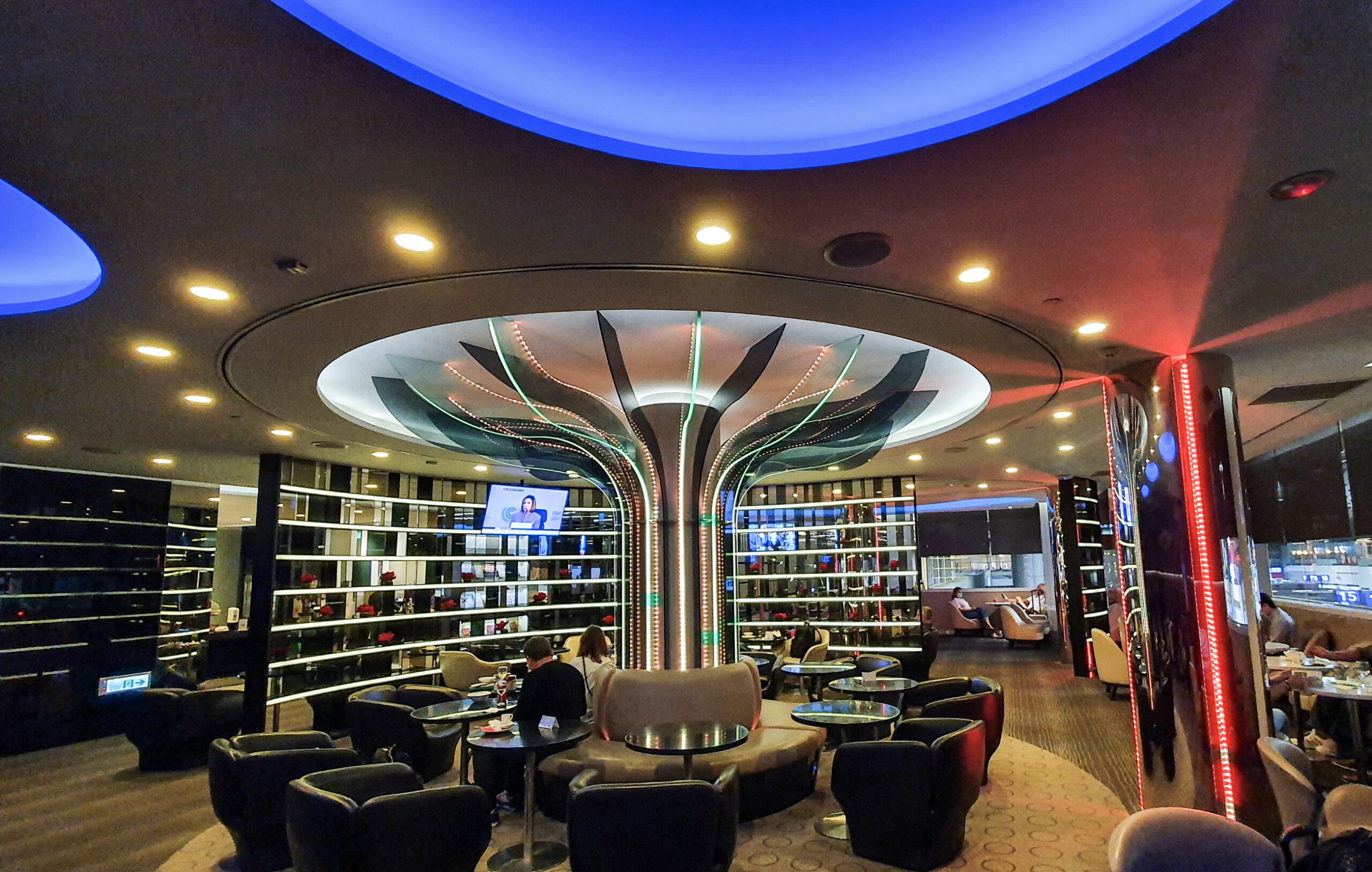 Eine der Lounges, die Vielfliegern und Business-Class-Kunden der EVA Air am Flughafen Taipeh zur Verfügung stehen. Bild: Lutz Schönfeld