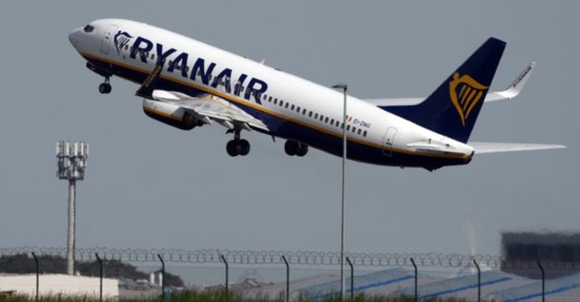 Eine Boeing 737 der Fluggesellschaft Ryanair startet vom Flughafen Berlin Brandenburg (BER) «Willy Brandt».