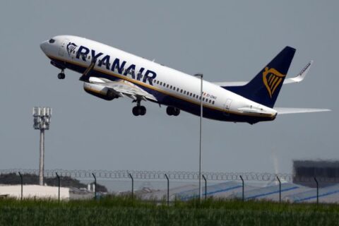 Eine Boeing 737 der Fluggesellschaft Ryanair startet vom Flughafen Berlin Brandenburg (BER) «Willy Brandt».