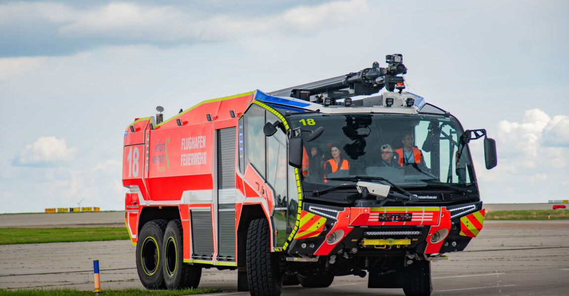 Der Flughafen Erfurt-Weimar feierte jetzt die Übergabe des ersten 
Panthers 6x6 an die Flughafenfeuerwehr.