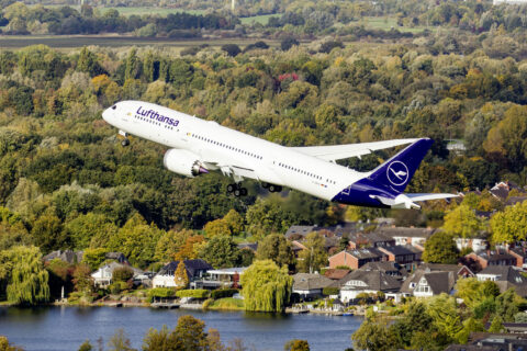 Inzwischen betreibt Lufthansa fünf Boeing 787, die besonders treibstoffsparend unterwegs sind.
