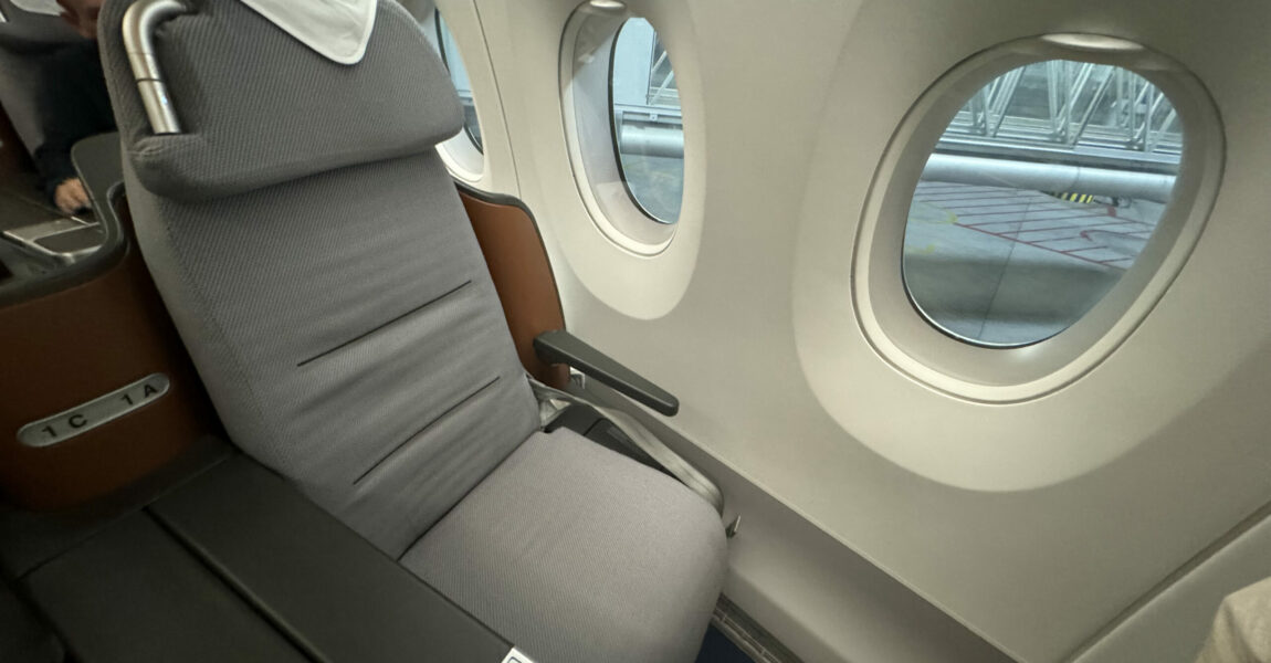 Auf dem Flug von Frankfurt nach Delhi: Der Sitz in der Lufthansa Business Class ist inzwischen veraltet.