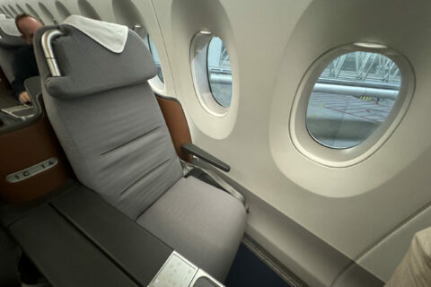 Auf dem Flug von Frankfurt nach Delhi: Der Sitz in der Lufthansa Business Class ist inzwischen veraltet.