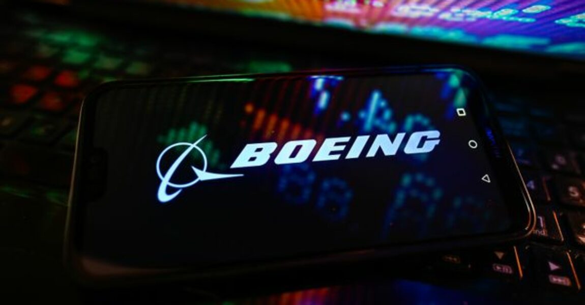 Eine Boeing-Website, über die der Konzern unter anderem Ersatzteile verkauft, ist nach einer Online-Attacke offline gegangen.