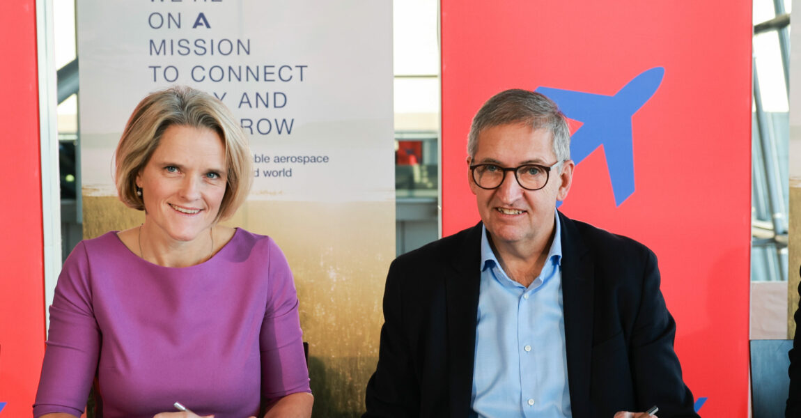 Nicole Dreyer-Langlet, Mitglied der Geschäftsführung Airbus Deutschland und Michael Eggenschwiler, Vorsitzender der Geschäftsführung am Hamburg Airport unterzeichnen während einer Pressekonferenz den Kooperationsvertrag „Hydrogen Hub at Airports“ zwischen dem Flughafen Hamburg und Airbus.