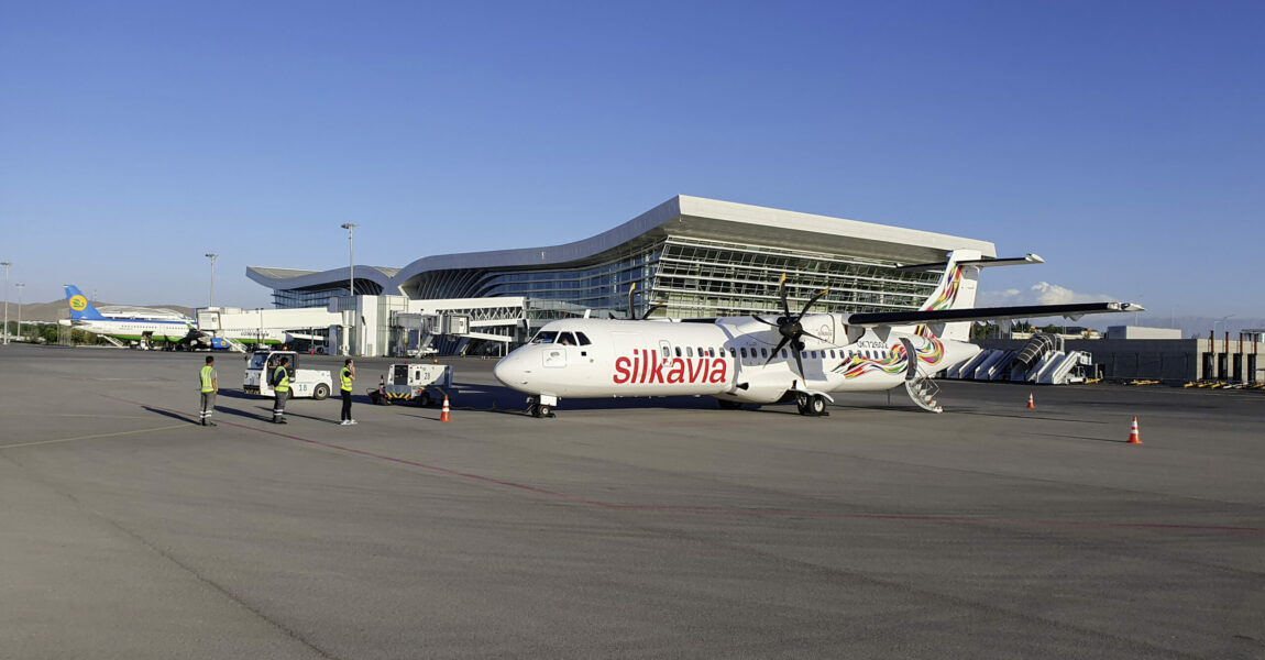 Silk Avia, eine neue private Airline Usbekistans, mit ihrer ATR 72-600 in Samarkand vor dem offiziellen Erstflug nach Urganch.