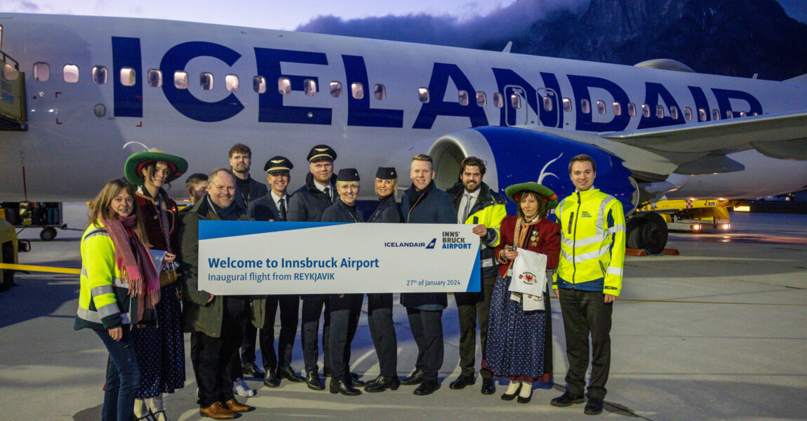Vertreterinnen und Vertreter des Flughafens, Marketenderinnen der Schützenkompanie Allerheiligen, Crew Icelandair, Lucas Krackl (2. Stv. Aufsichtsratsvorsitzender Flughafen Innsbruck)
