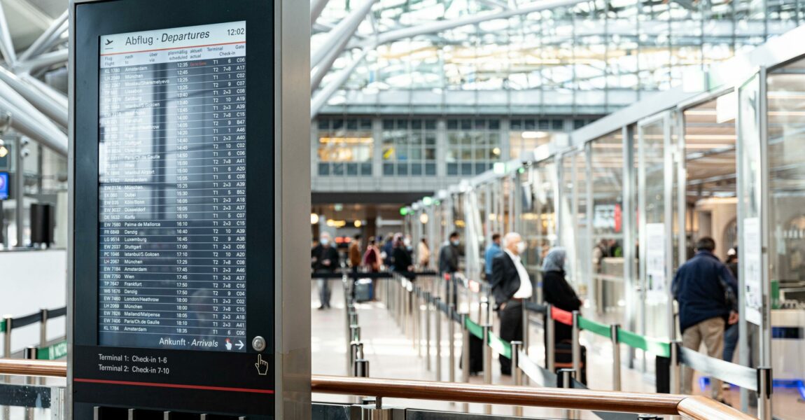 Der Hamburger Flughafen wird die zentrale Sicherheitskontrolle aufgrund des Ver.di-Streiks am morgigen Donnerstag ganztägig schließen. 126 geplante Starts finden nicht statt.
