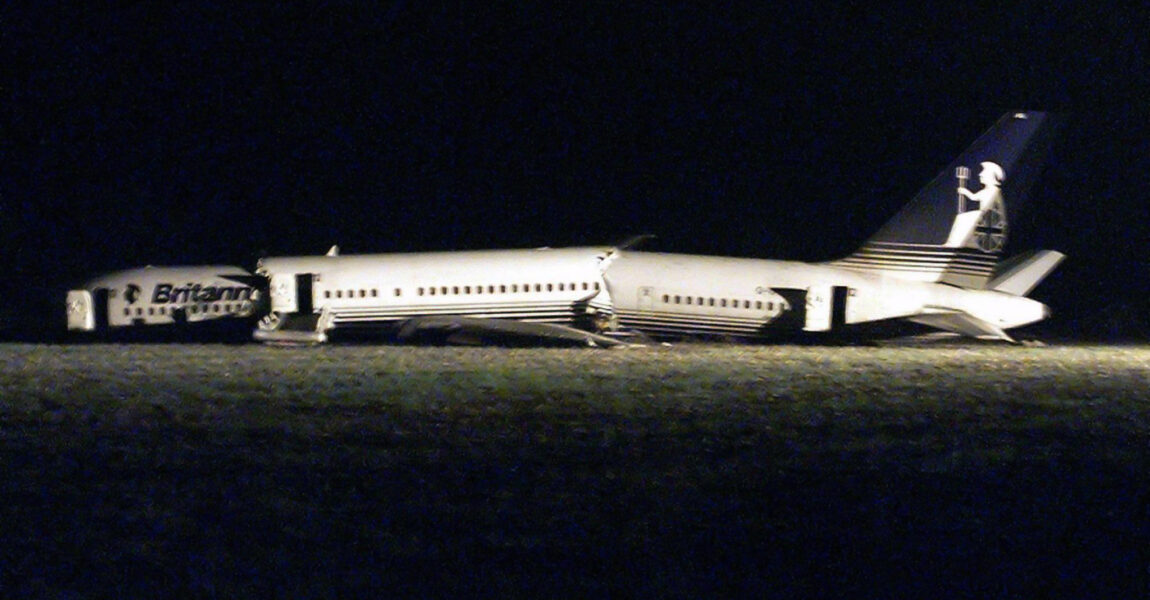 Flug BY 226A: Die Boeing 757 zerbrach bei der Landung in drei Teile.