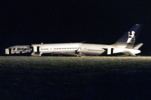 Flug BY 226A: Die Boeing 757 zerbrach bei der Landung in drei Teile.