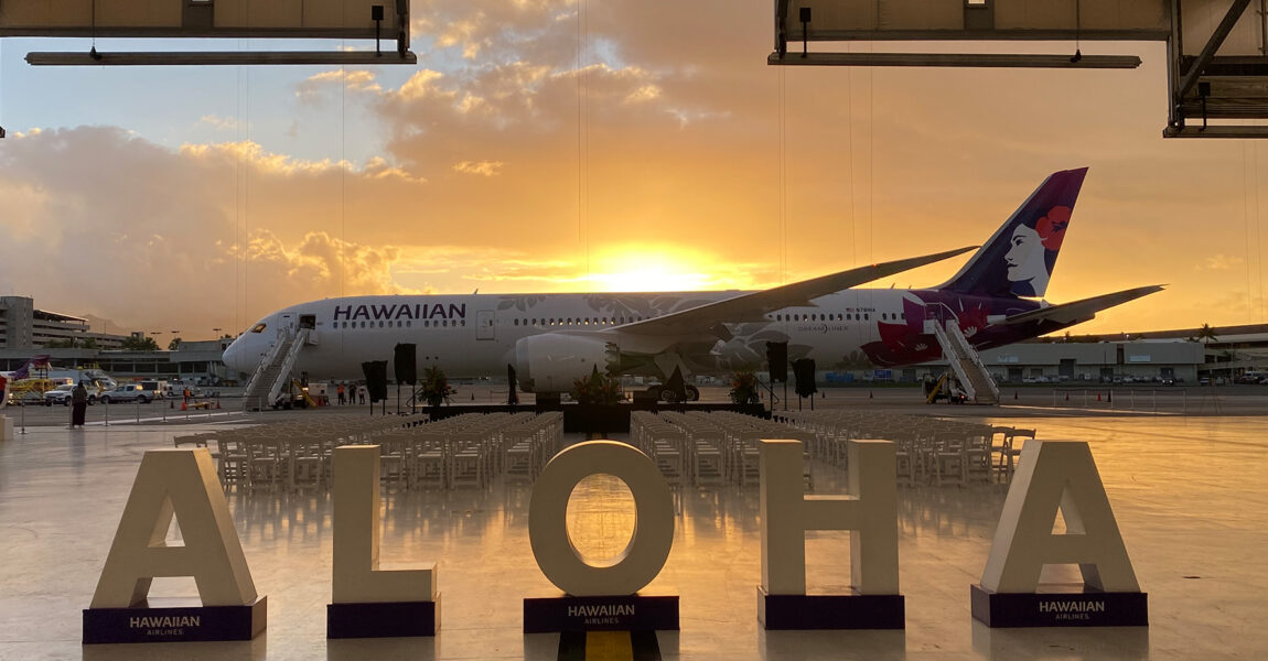 Am Morgen des 23. Februars wurde die erste Boeing 787-9 der Hawaiian Airlines offiziell in Honolulu begrüßt und mit einer traditionellen Zeremonie gesegnet.