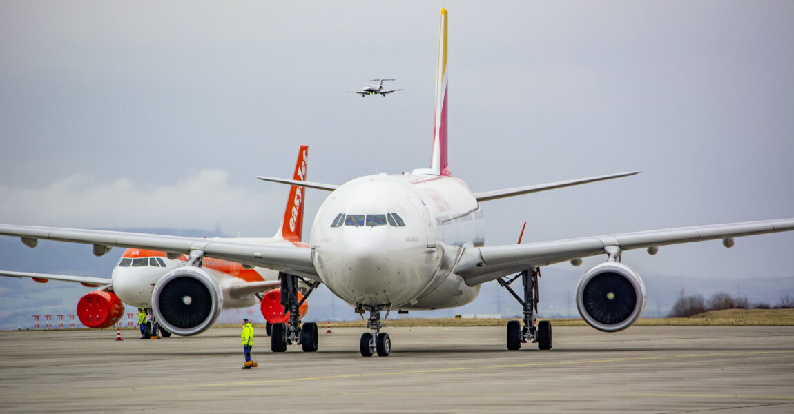 Auf dem Vorfeld des Flughafens Erfurt/Weimar tummelte sich
im Februar unter anderem Iberia mit einer A330 und den Kickern von Real Madrid an Bord.