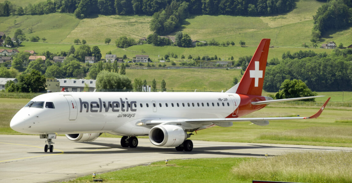 Im Sommer fliegt Helvetic ab Zürich und Bern mit ihren Embraers mehrere Warmwasserziele an.