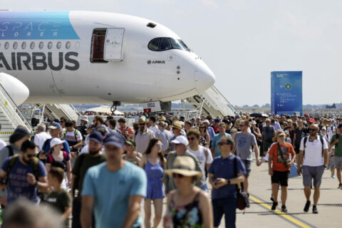 Die Besucher erwartet ein bunter Mix an Fluggeräten auf dem ILA-Ausstellungsgelände.