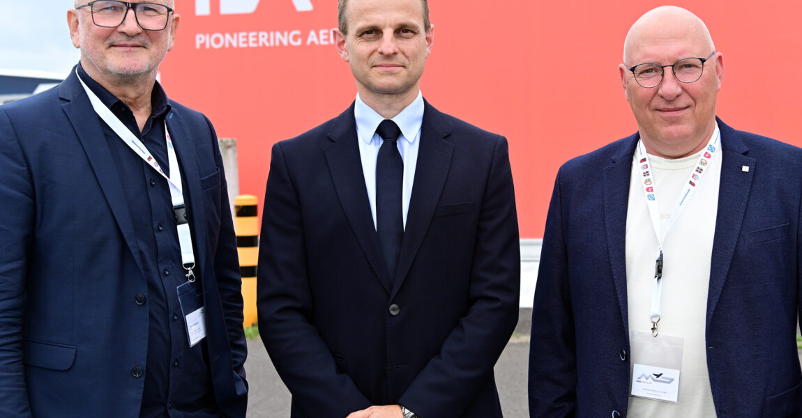 Gregor Müller, CEO MD Aircraft, Olaf Otto, President - Electrical, Rolls-Royce, Tim Markwald, CEO MD Aircraft auf der ILA in Berlin.