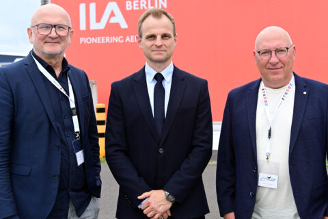 Gregor Müller, CEO MD Aircraft, Olaf Otto, President - Electrical, Rolls-Royce, Tim Markwald, CEO MD Aircraft auf der ILA in Berlin.