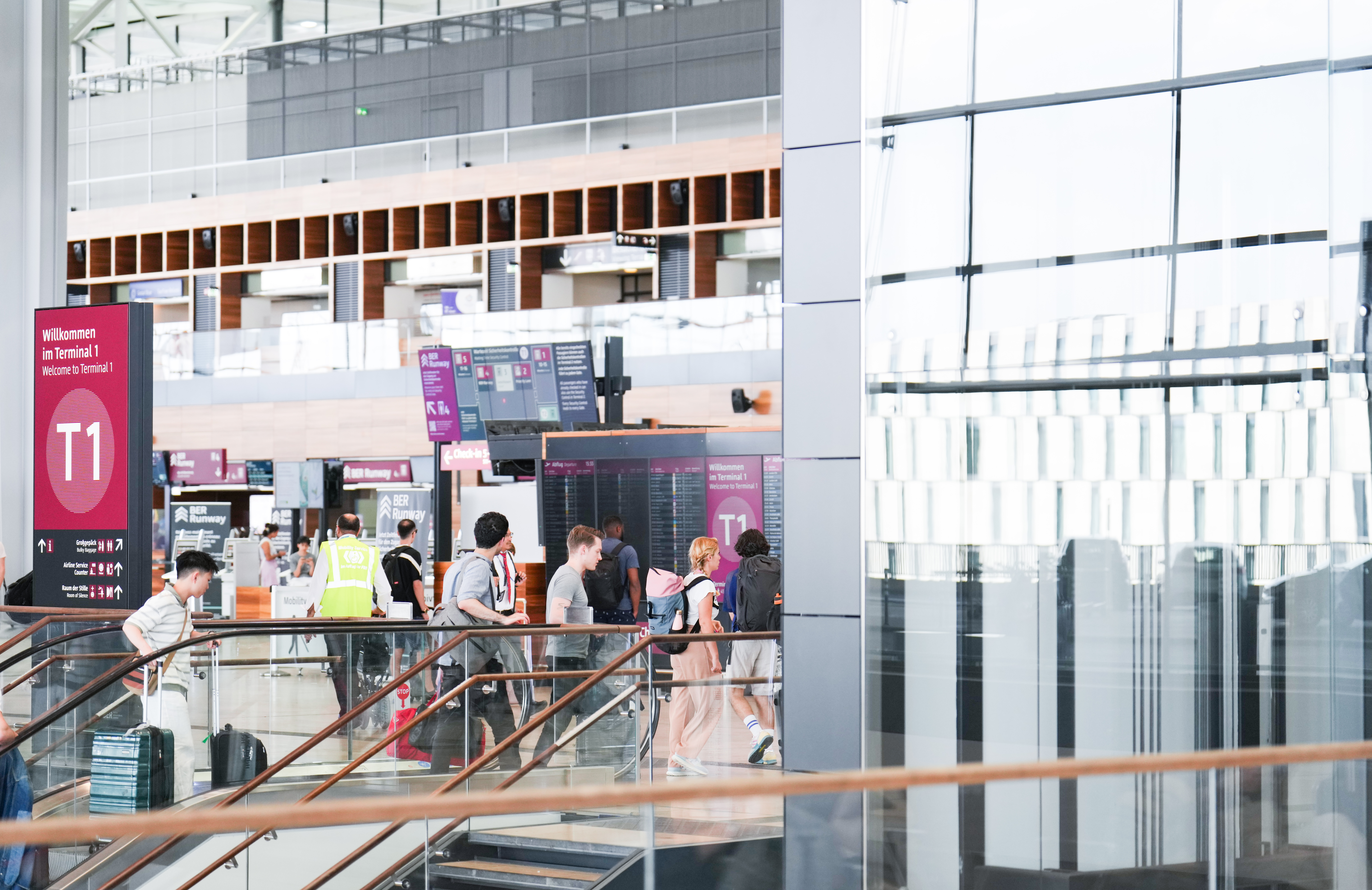 Allein am Berliner Hauptstadt-Flughafen BER fielen am Freitag aufgrund der IT-Panne mehr als 100 Flüge aus.