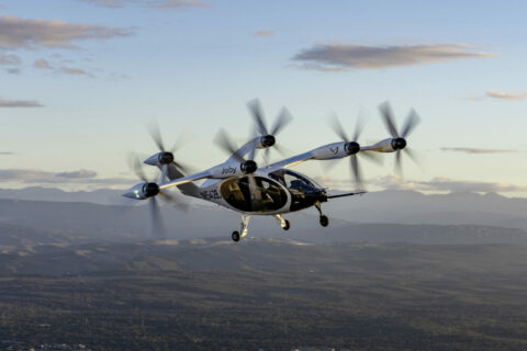 Bei einem Abfluggewicht von 2,4 Tonnen kann die S4 von Joby Aviation rund 450 Kilogramm Nutzlast mitnehmen.