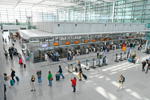 Check-in Halle im Terminal 2.