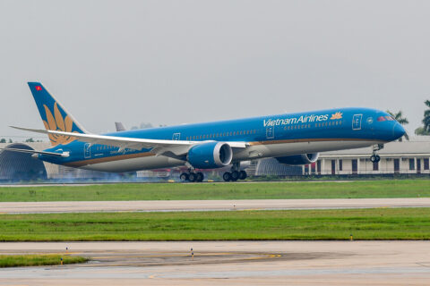 Vietnam Airlines feiert die Übernahme mit einer großen Zeremonie am Noi Bai International Airport.