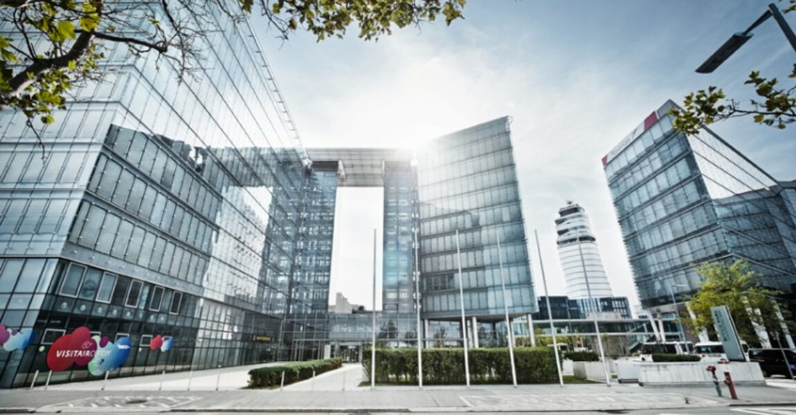 Anbindung an Straße, Schiene und Luft - die AirportCity bietet Unternehmen modernste Büroflächen.