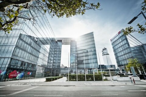Anbindung an Straße, Schiene und Luft - die AirportCity bietet Unternehmen modernste Büroflächen.