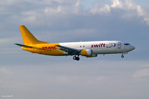 Am Montagmorgen, 25. November 2024, ist diese Boeing 737 F von Swiftair – unterwegs im Auftrag für DHL Aviation – in Litauen abgestürzt.