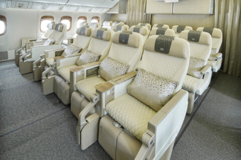 Von Dubai nach Wien: Ein Blick in die Premium Economy von Emirates.