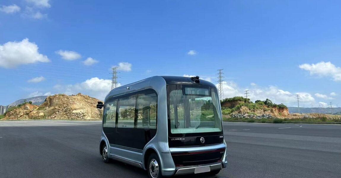 Die Flughafen Zürich AG testet 2025 einen selbstfahrenden
Shuttlebus für Mitarbeitende.