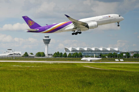 Start einer A350 der Thai Airways am Flughafen München.