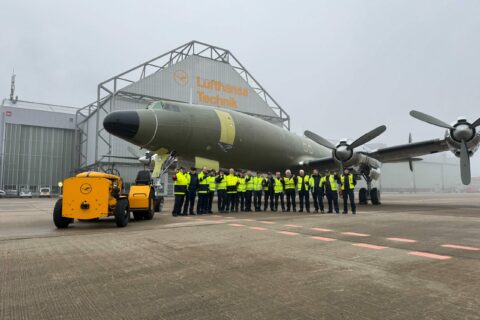 Erfolgreich abgeschlossen: umfangreiche Montage einer Lockheed L-1649A.