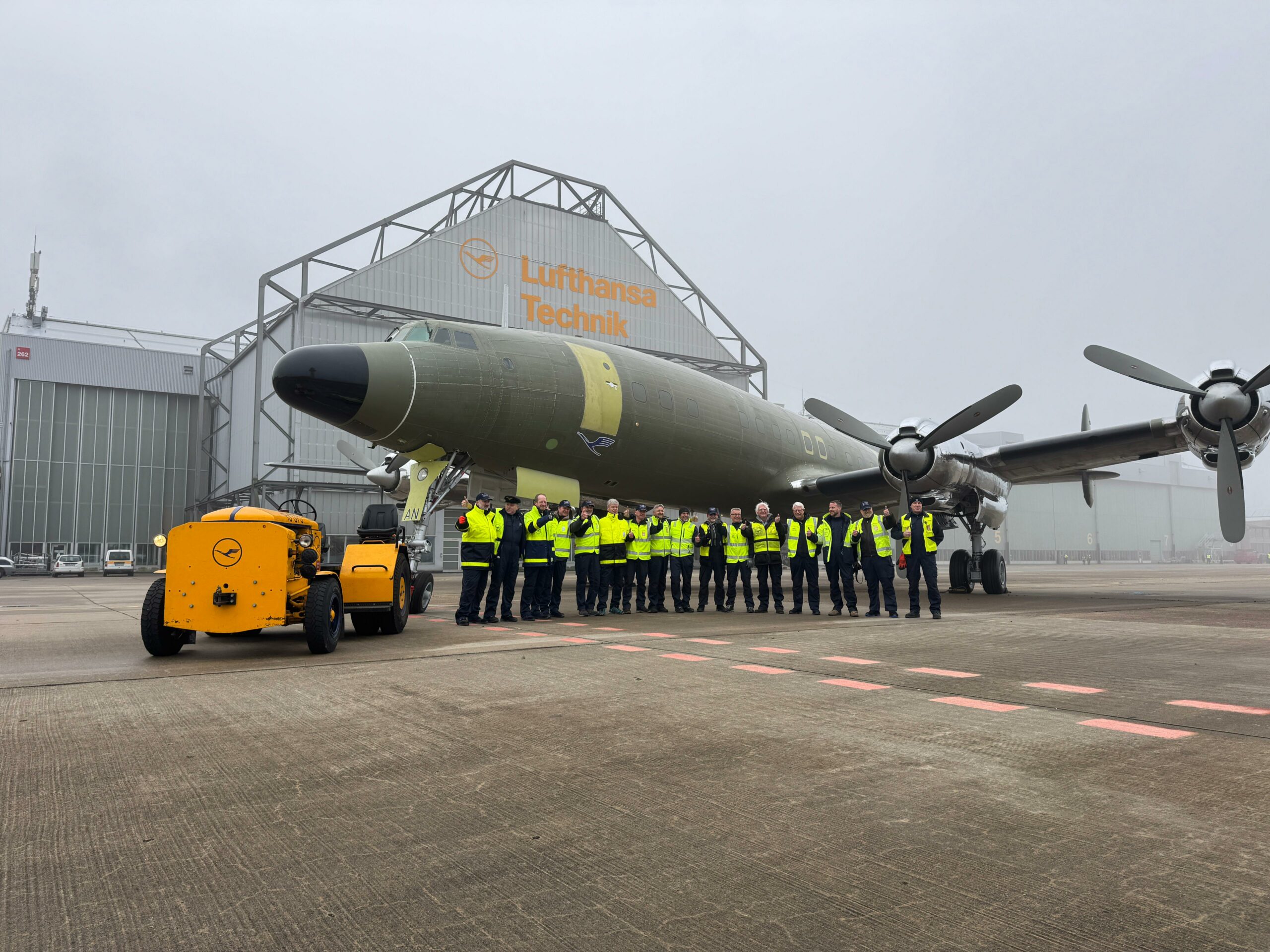 Lufthansa feiert Roll-out der legendären Lockheed Super Star