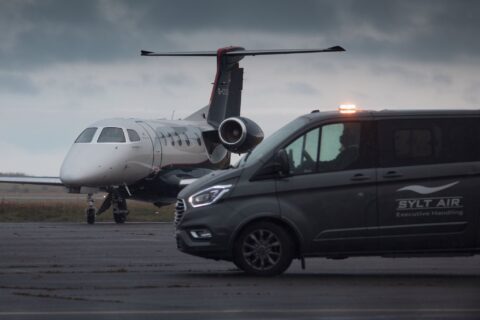 Sinnbild der Übernahme - die Embraer Phenom 300 von PAD Aviation und die Ground Ops der Sylt Air.