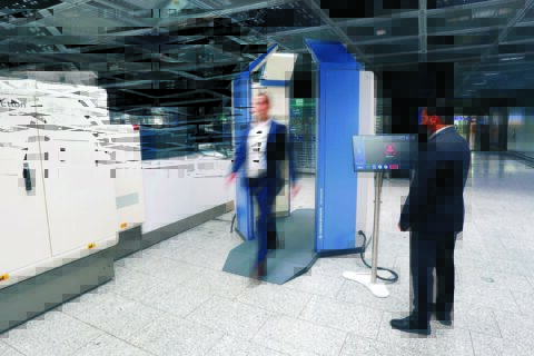 KI-basierte Detektionssoftware unterstützt Scanvorgang.