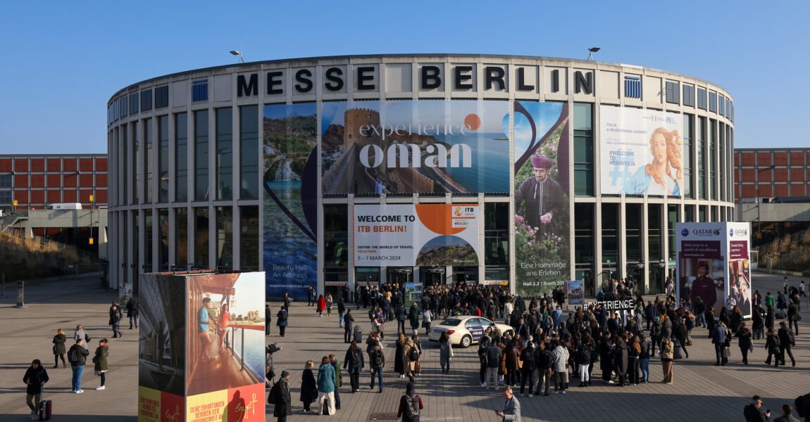 Ein Bild von der ITB 2024: Der Süd-Eingang der Messe.
