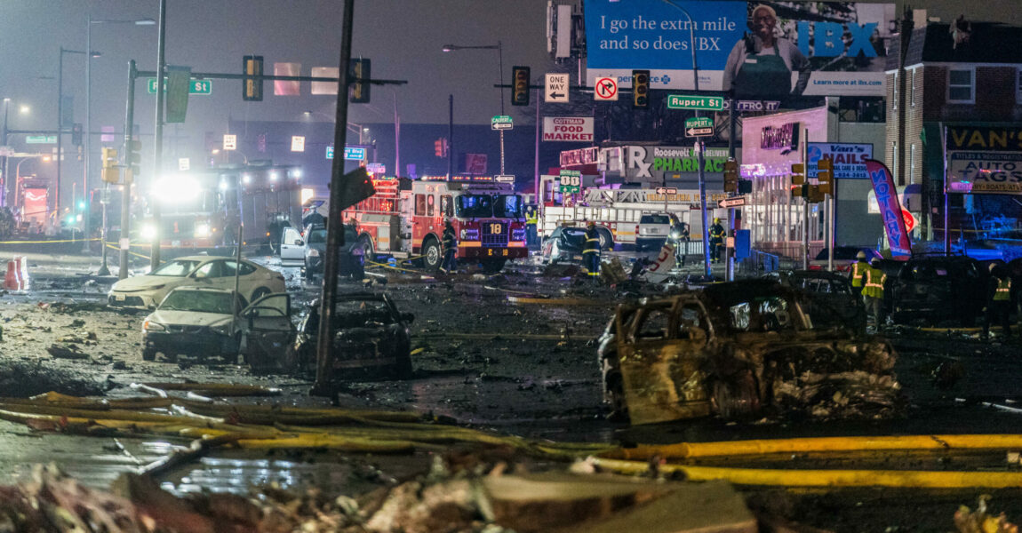 Blick auf das Wrack des Learjet 55, der am 31. Januar in einem Wohngebiet in der US-Stadt Philadelphia abgestürzt ist.
