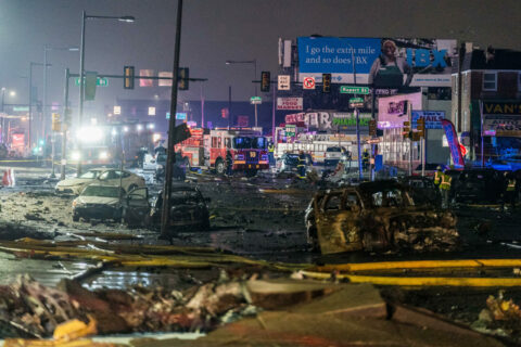 Blick auf das Wrack des Learjet 55, der am 31. Januar in einem Wohngebiet in der US-Stadt Philadelphia abgestürzt ist. 