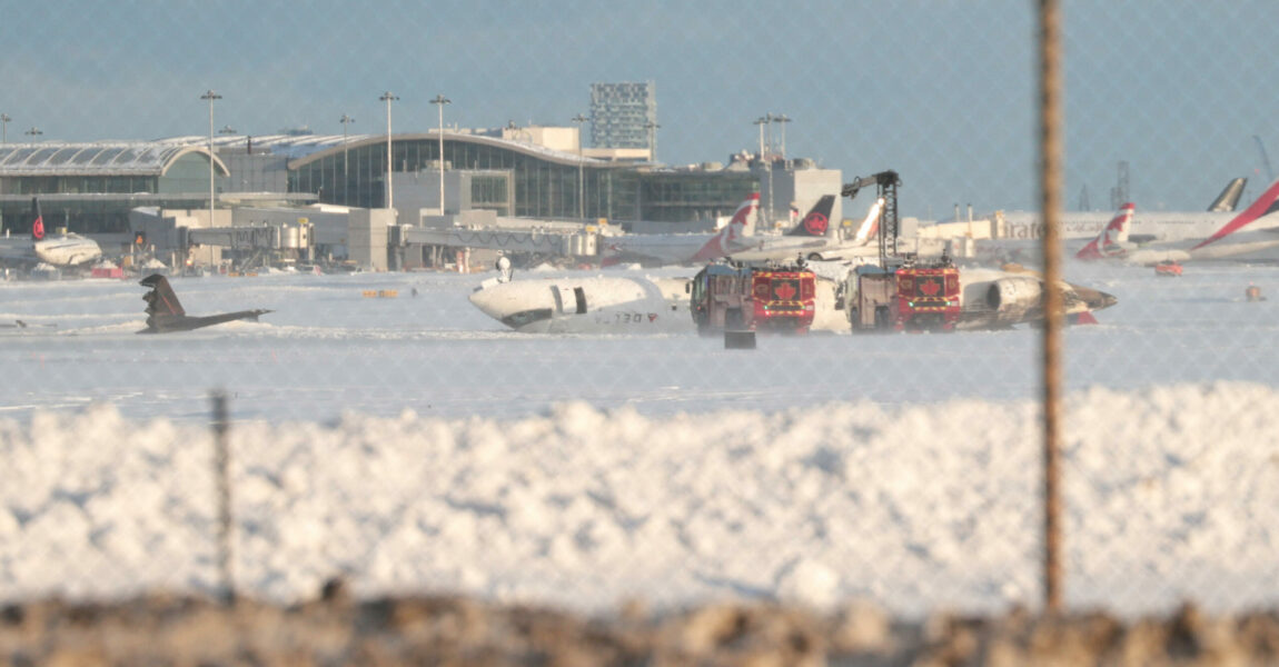 Unfall in Toronto: Eine Bombardier CRJ-900LR verliert bei der Landung die Kontrolle.