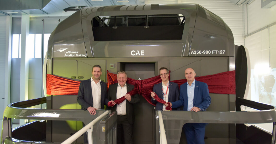 Einweihung des A350-Simulators.