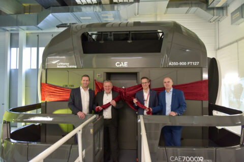 Einweihung des A350-Simulators.