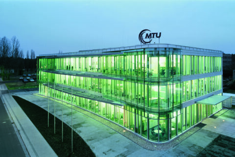 MTU reicht zum ersten Mal Gewinn im Milliardenbereich.