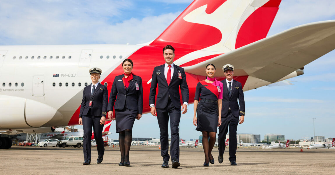 Qantas aktuelle Dienstkleidung hat 2027 ausgedient. Derzeit wird ein neues Design entwickelt.