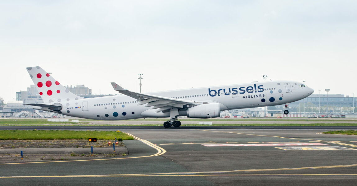 Mit Hilfe von einem Arzt und einer Krankenschwester brachte eine Frau an Bord einer Maschine von Brussels Airlines ein Baby zur Welt.